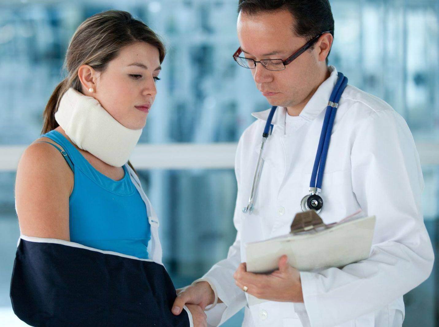 A neurologist helping an injured patient after a car accident in Chandler, Arizona