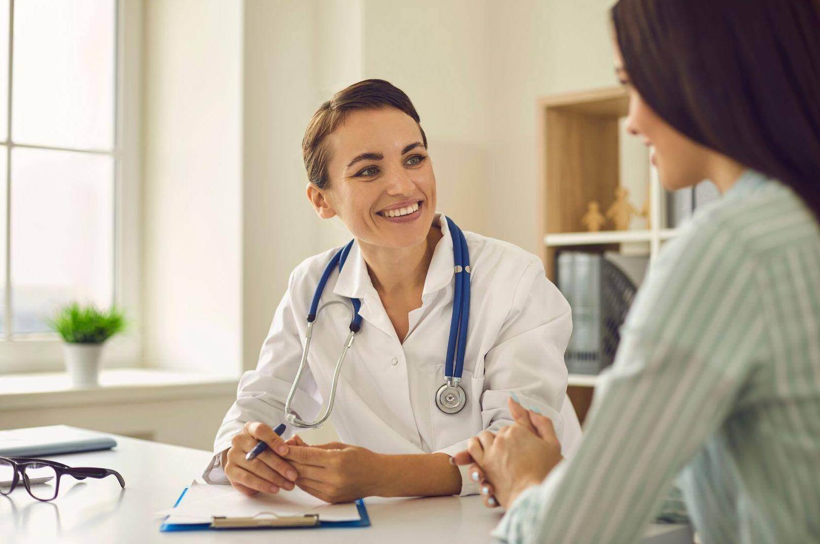A patient discussing their future treatment with a neurologist in Lakewood, Ohio