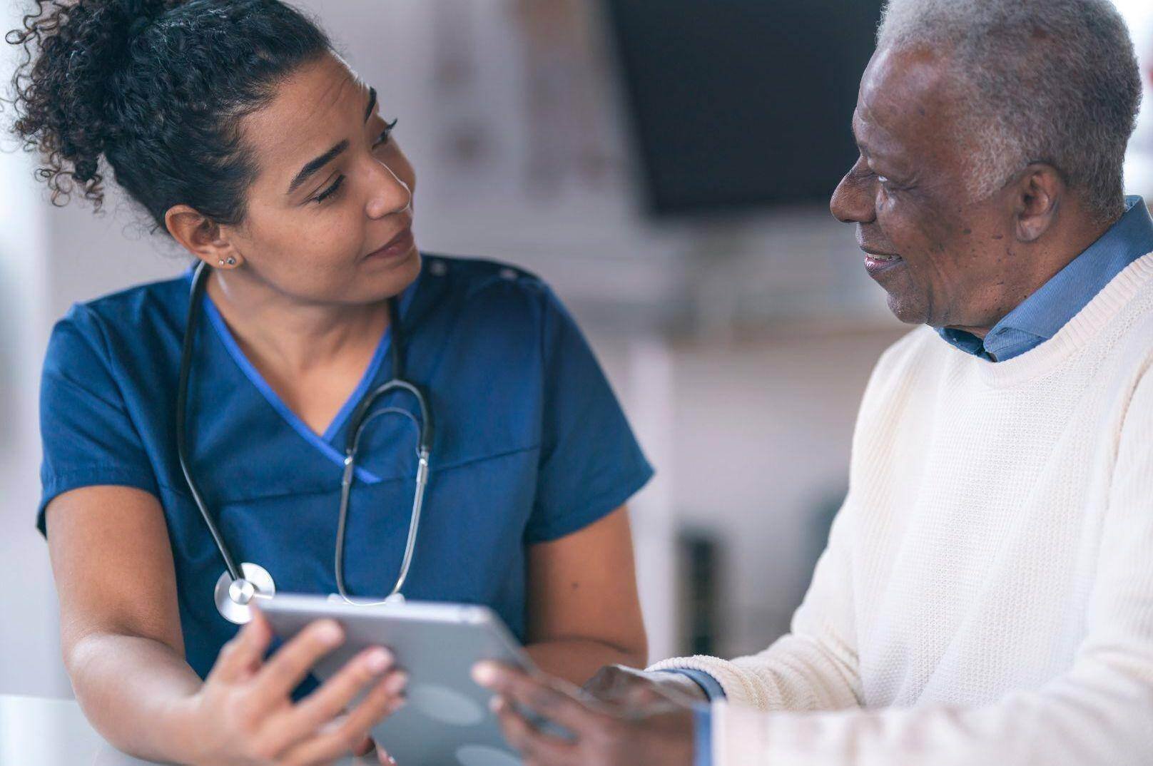 An experienced neurologist and a car accident victim reviewing possible treatments in Lakewood, Ohio