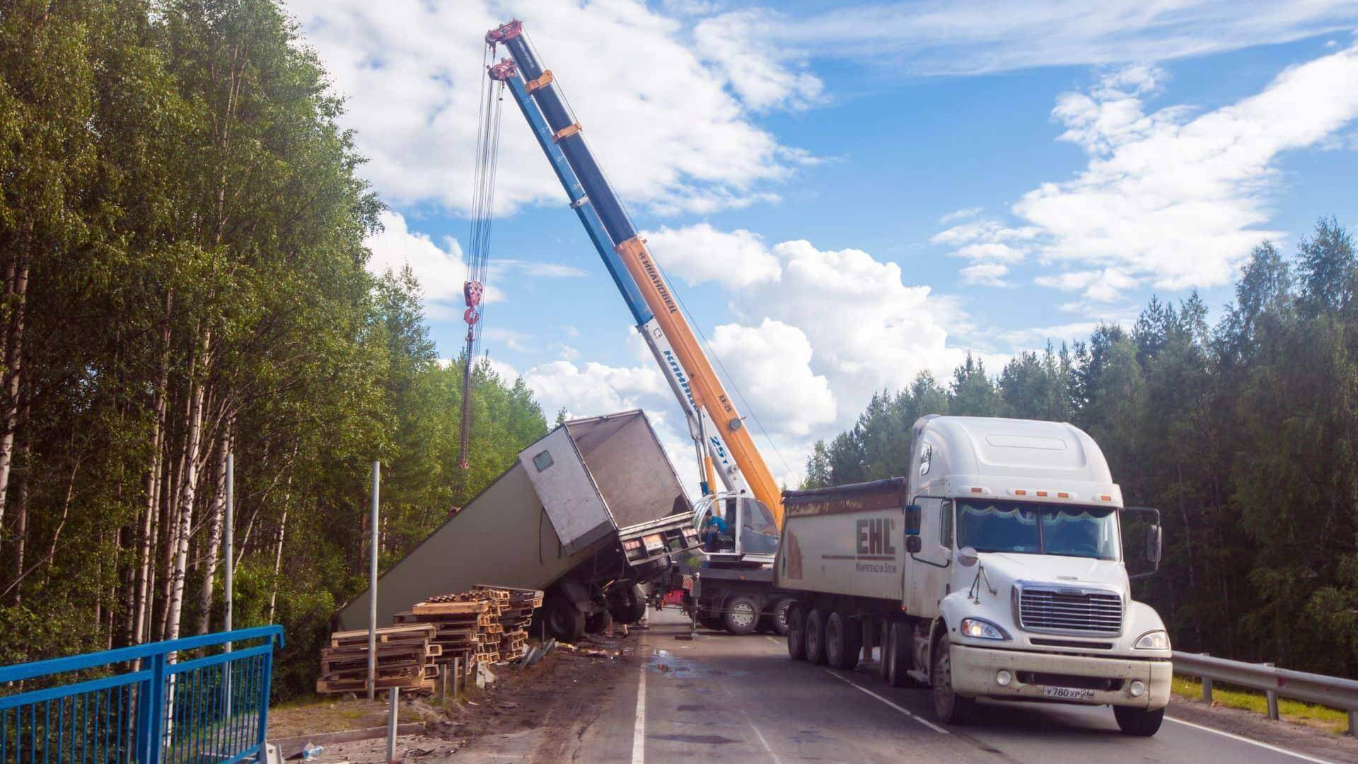 crane-preparing-the-pick-up-of-a-knocked-over-truck-in-roanoke-virginia